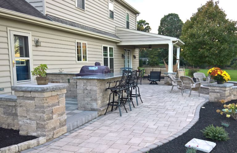 Outdoor Kitchen